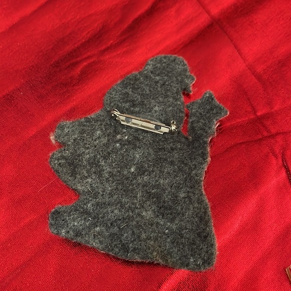 Pin - Picture 2 of 2